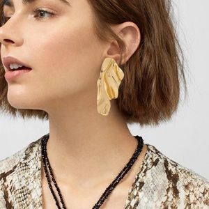 🌈 3/$45 🌈 🆕 Crumpled metal earring